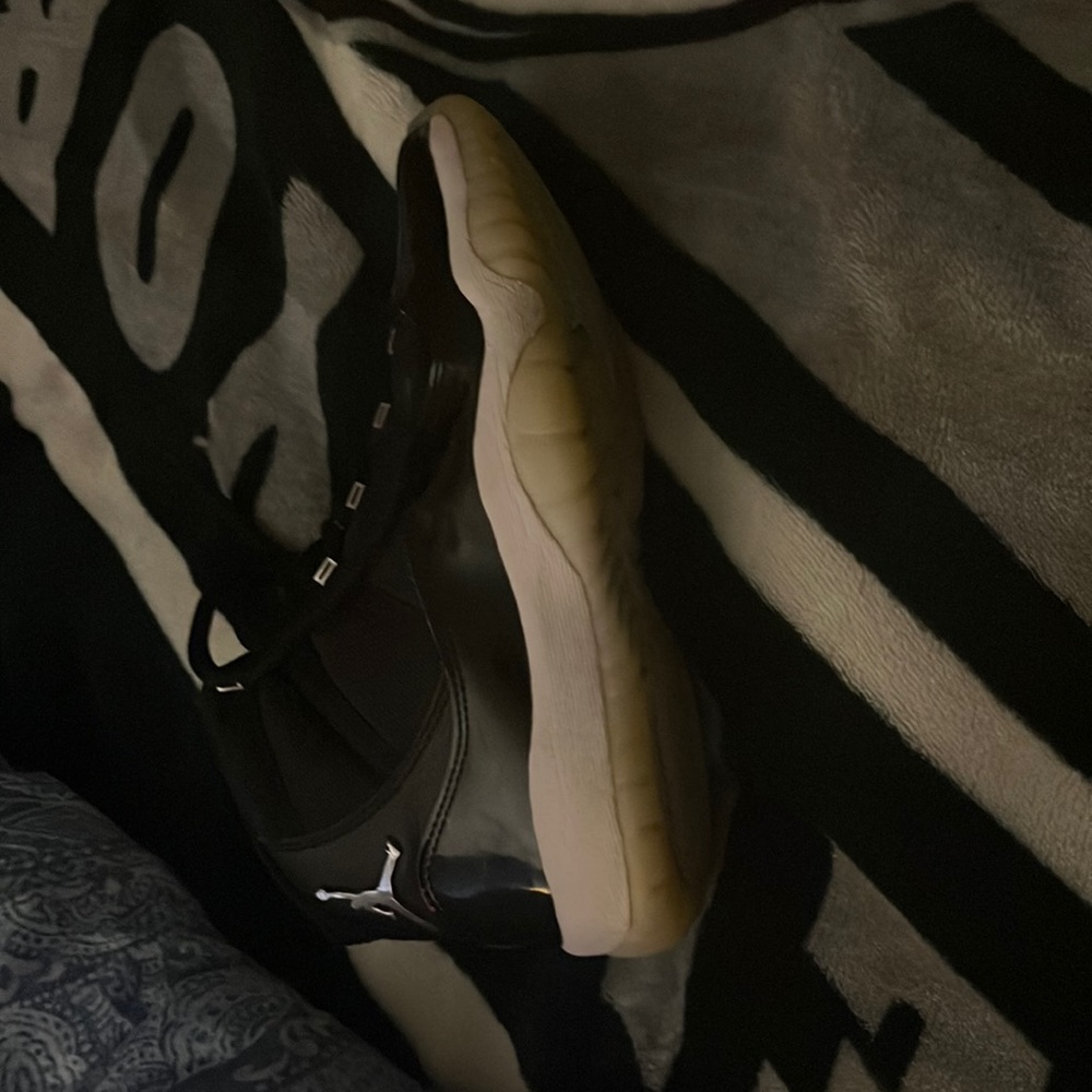 I am selling a pair of Jordan’s 11s jubilees sz 7 in men lmk for price’s
